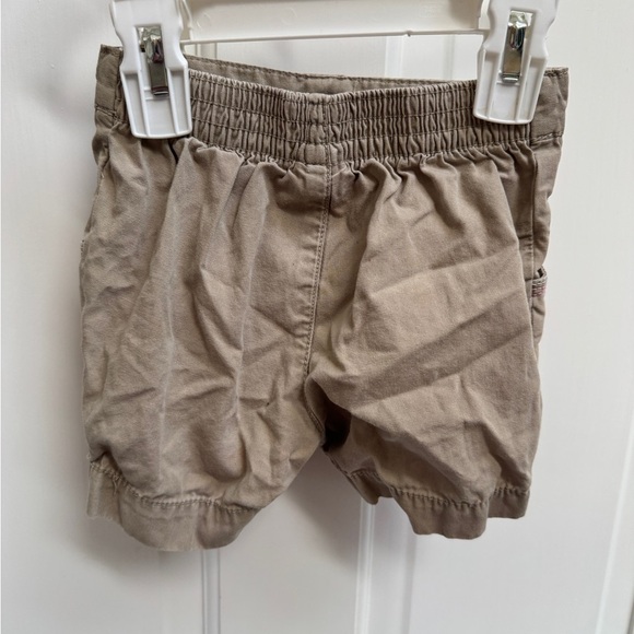 Circo 24M Girls Tan/Khaki and Pink Shorts with Floral Button - Picture 4 of 5